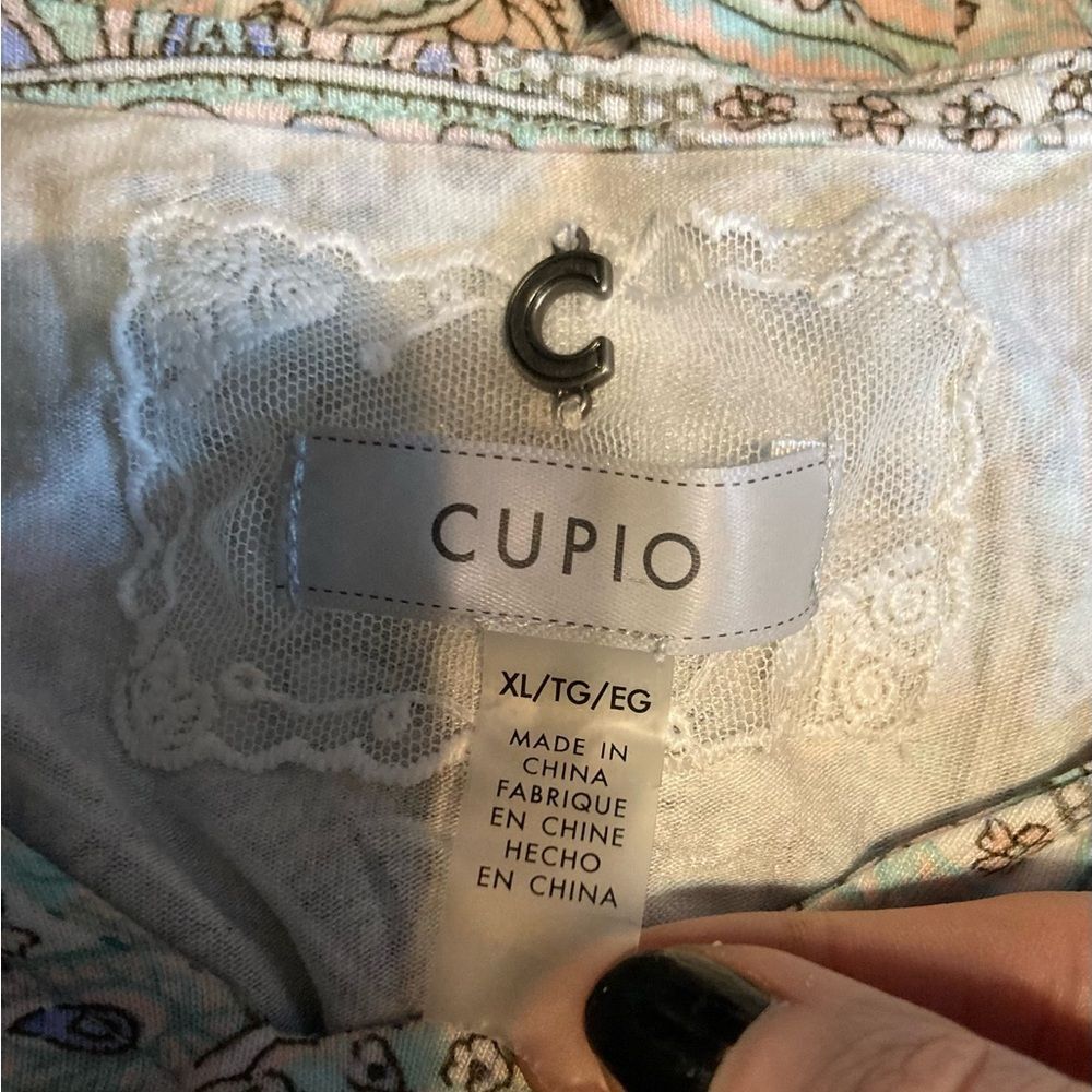 Cupio pastel Paisley V-Neck Blouse - Picture 2 of 5